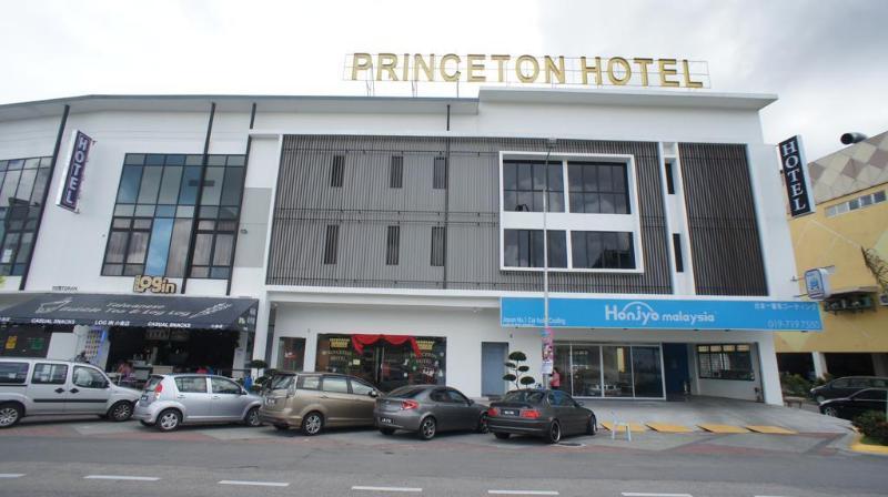 Hotel Zamburger Bukit Indah Джохор-Бару Экстерьер фото