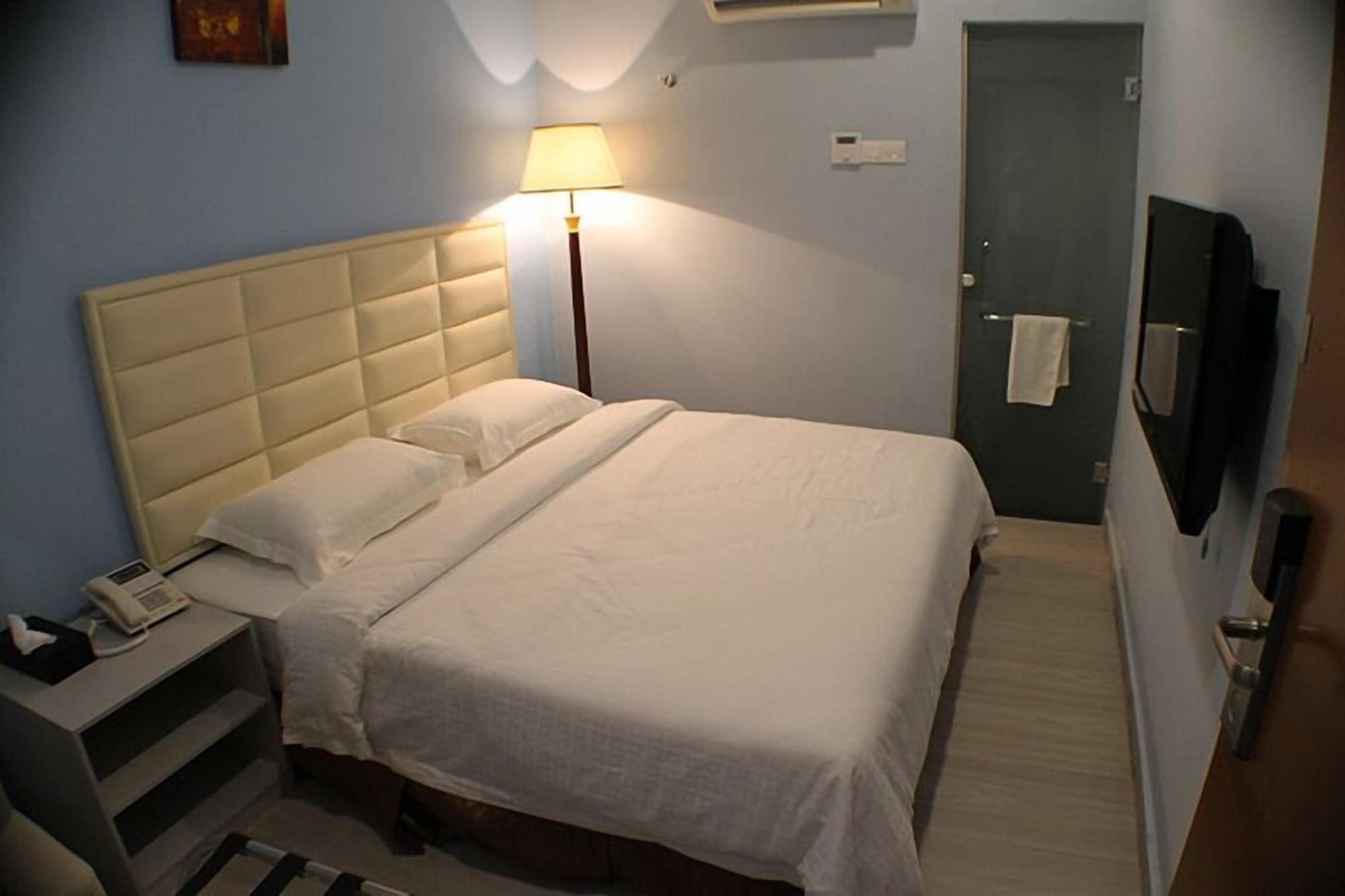 Hotel Zamburger Bukit Indah Джохор-Бару Экстерьер фото