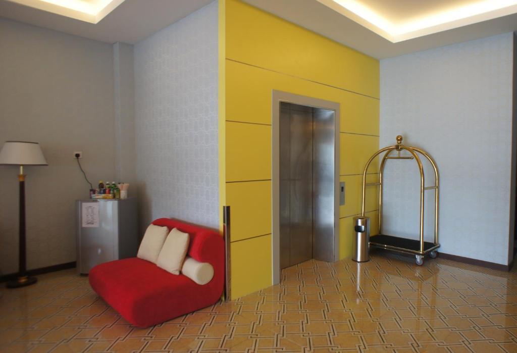 Hotel Zamburger Bukit Indah Джохор-Бару Экстерьер фото