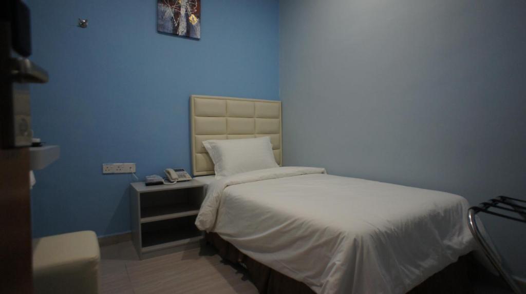 Hotel Zamburger Bukit Indah Джохор-Бару Экстерьер фото