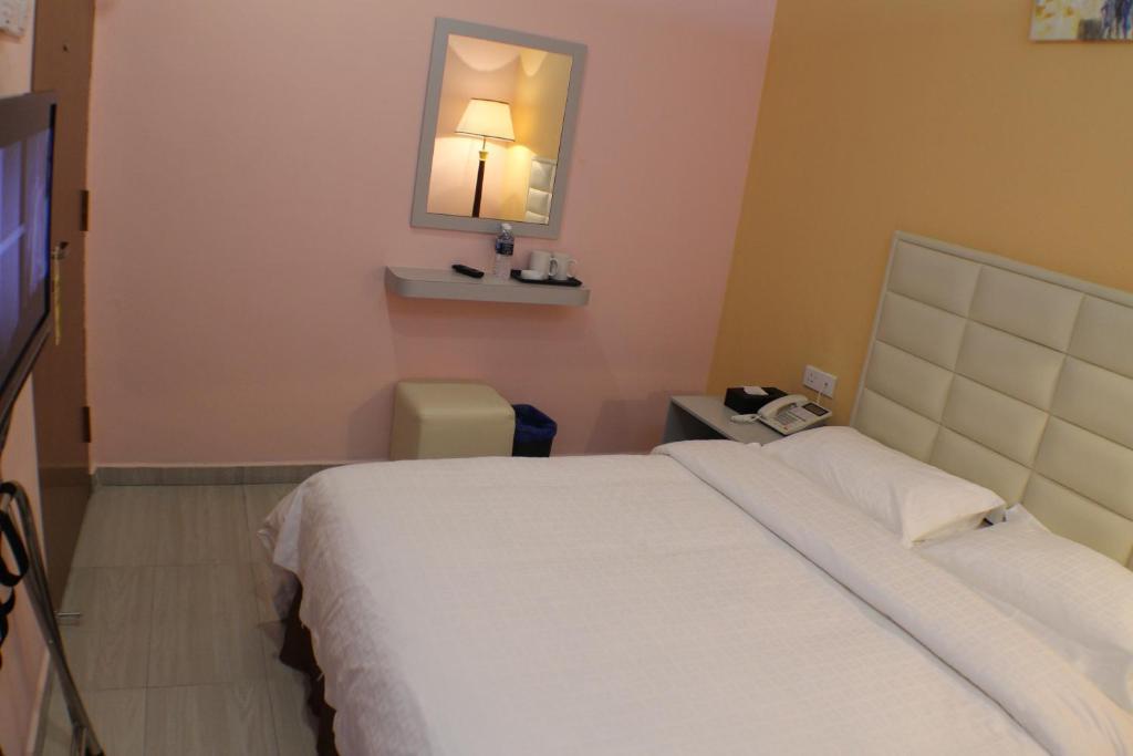Hotel Zamburger Bukit Indah Джохор-Бару Экстерьер фото