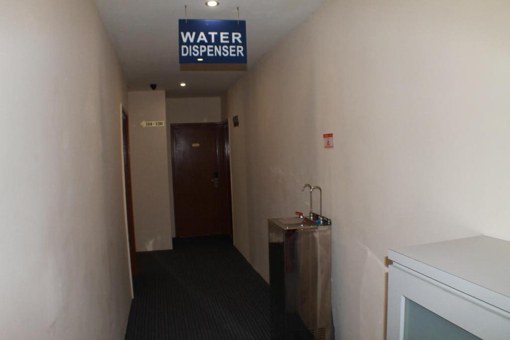 Hotel Zamburger Bukit Indah Джохор-Бару Экстерьер фото