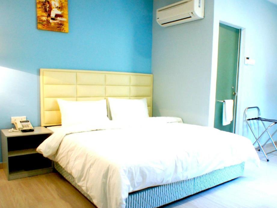 Hotel Zamburger Bukit Indah Джохор-Бару Экстерьер фото