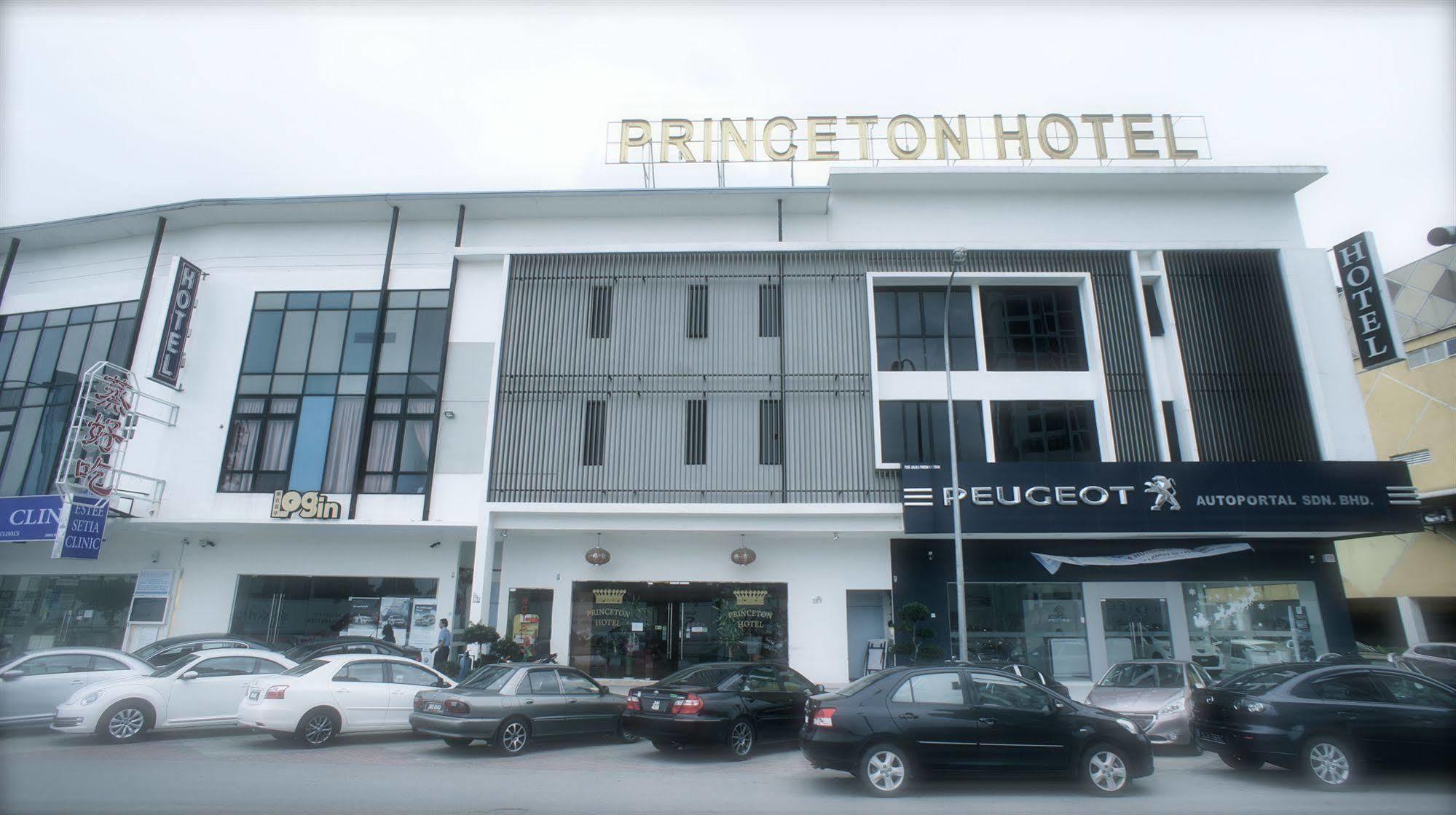 Hotel Zamburger Bukit Indah Джохор-Бару Экстерьер фото