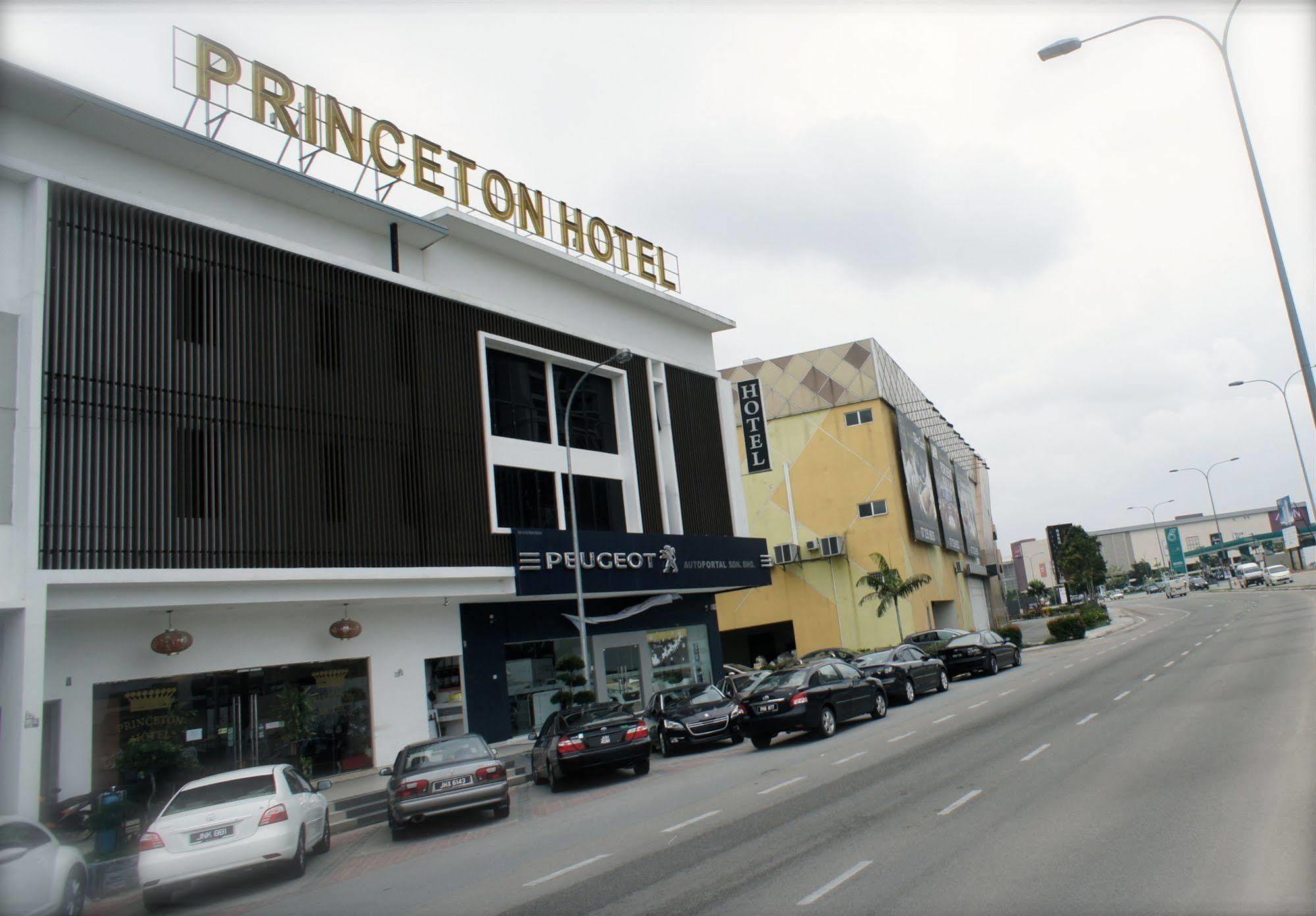 Hotel Zamburger Bukit Indah Джохор-Бару Экстерьер фото