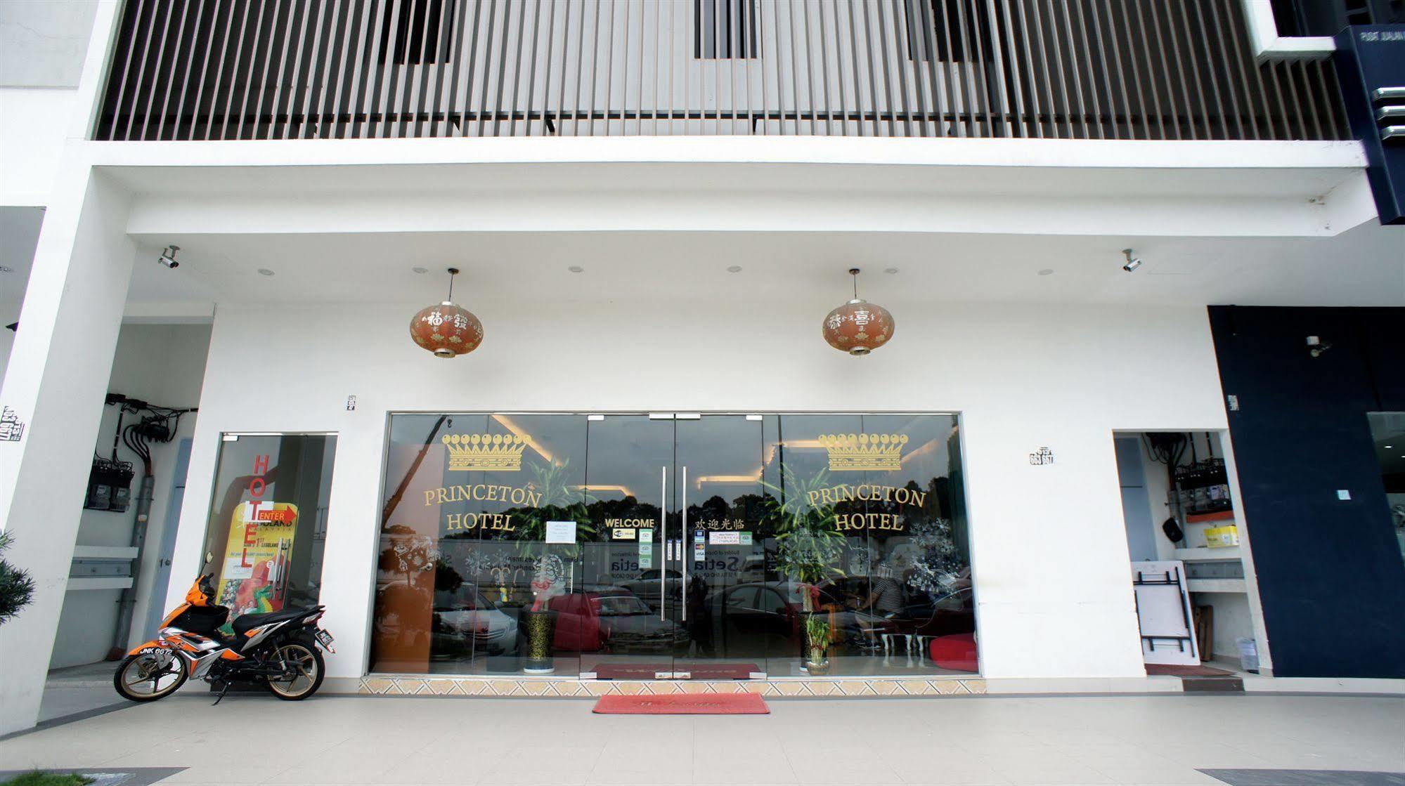Hotel Zamburger Bukit Indah Джохор-Бару Экстерьер фото